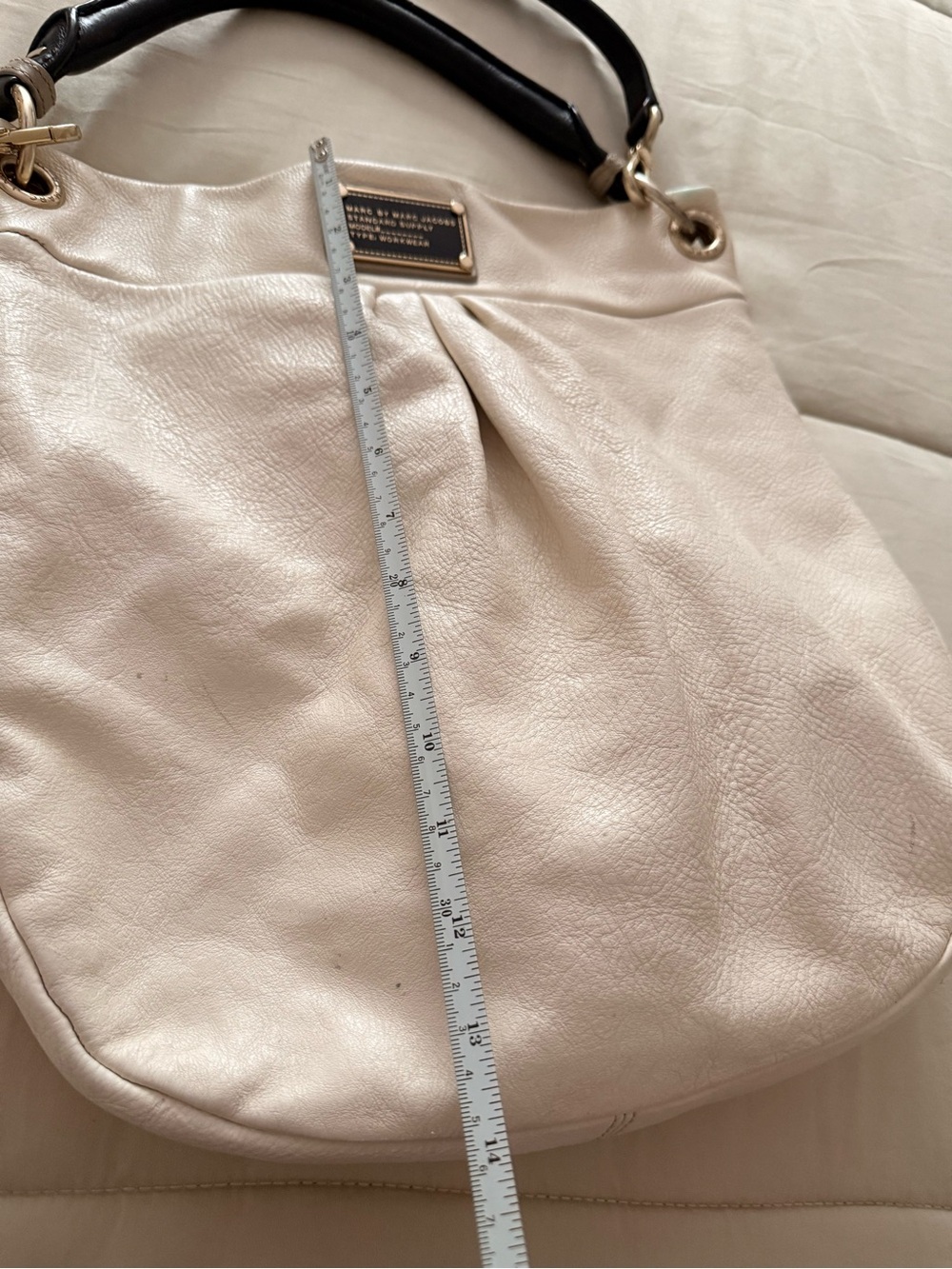 Marc by Marc Jacobs White Leather Hobo with Black Crossbody and Hand Straps! - Picture 4 of 7